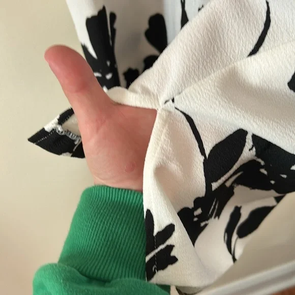 Vince Camuto sleeveless blouse - Picture 4 of 6